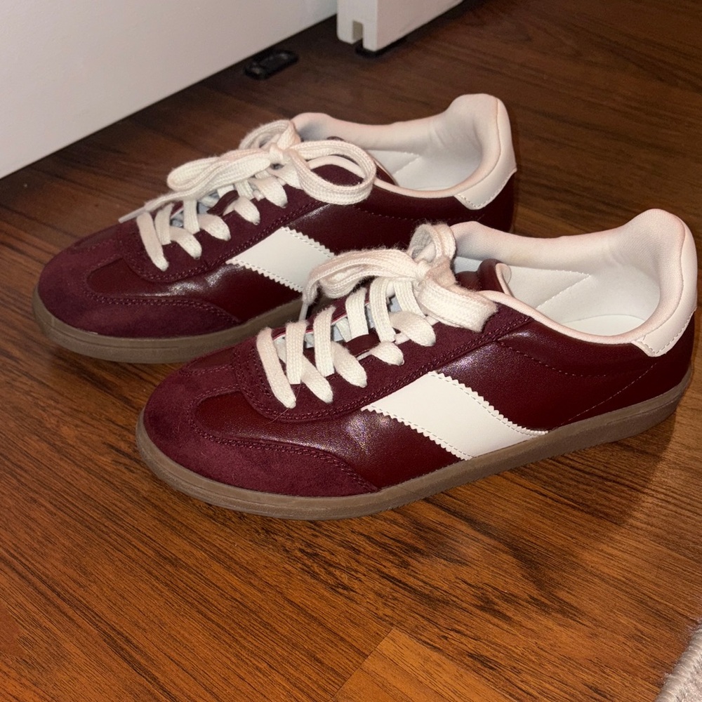 Universal Thread Burgundy and White Sneakers Size 7